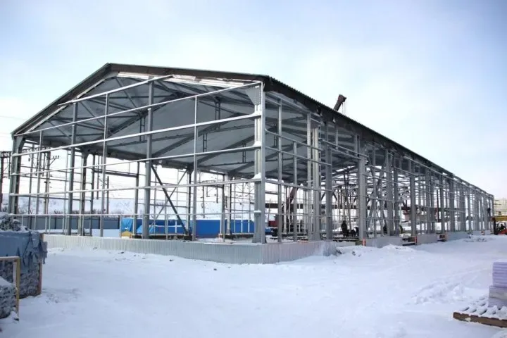 картинка-ссылка на статью: Как очистить ангар от снега в Казани?